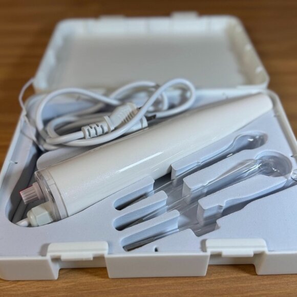 Stacked Skincare High-Frequency Acne + Inflammation Reducing Kit Device - Picture 2 of 5